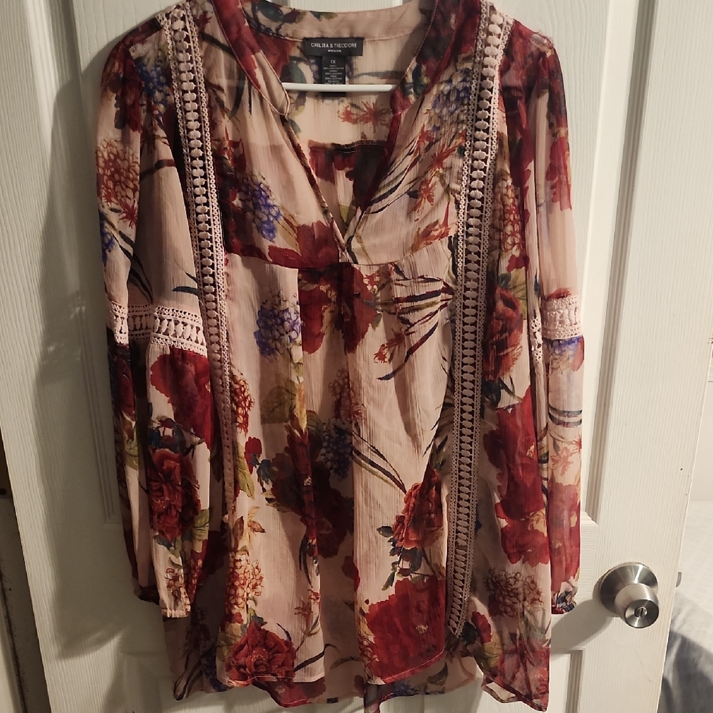 Red and Cream Graphic 3/4 Sleeve Blouse with Mandarin Collar